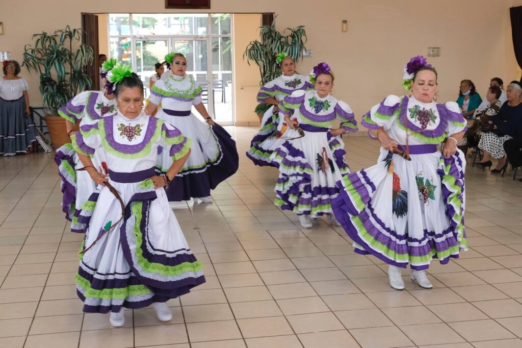 Celebran aniversario del Taller de Danza en Casa Club del Adulto Activo