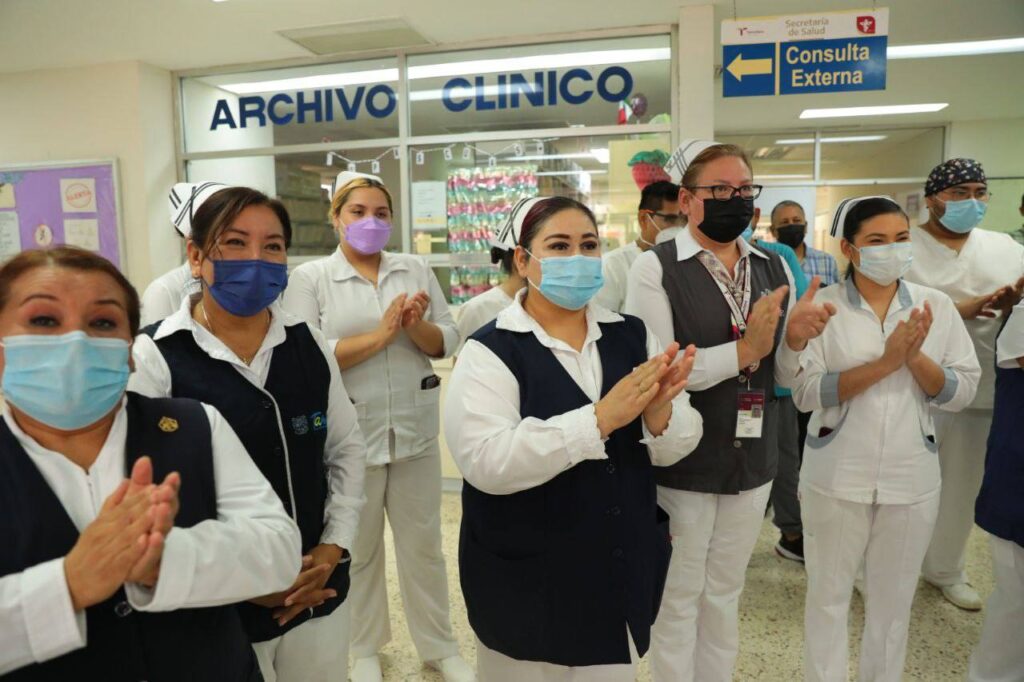 Dona Nuevo Laredo equipo médico al Hospital General