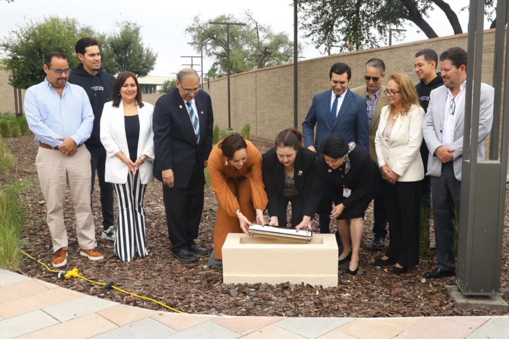 Celebran 200 años de relaciones diplomáticas entre México y Estado Unidos con cápsula del tiempo