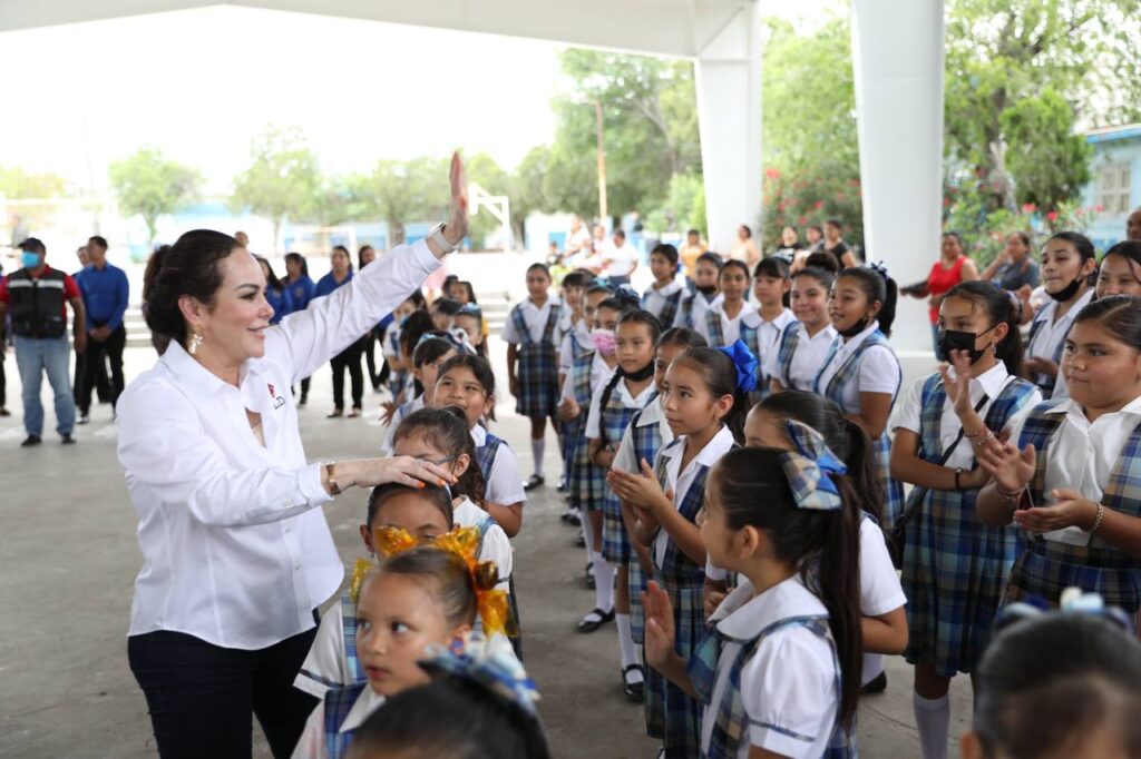 Construye Gobierno de Nuevo Laredo techumbre en escuela primaria