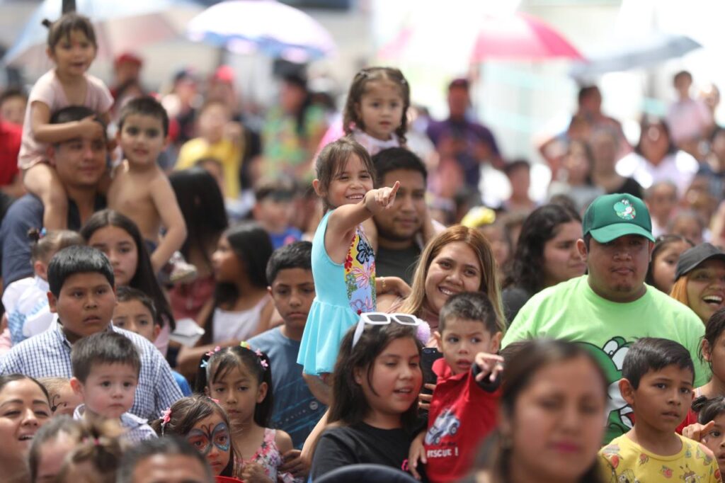 Celebra Nuevo Laredo y DIF a las niñas y los niños en su día