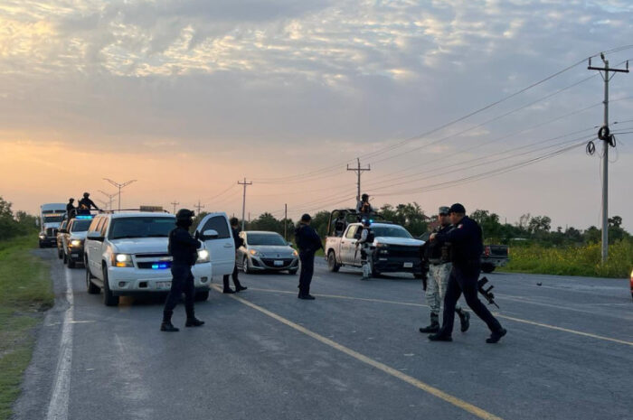 Fuerzas federales y estatales retiran bloqueos en Matamoros