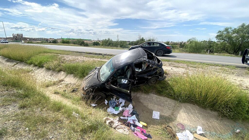 Conductora imprudente resulta herida tras volcar en Nuevo Laredo