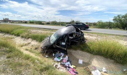 Conductora imprudente resulta herida tras volcar en Nuevo Laredo