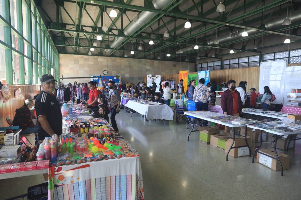 Festejan Día del Niño con festival en estación palabra