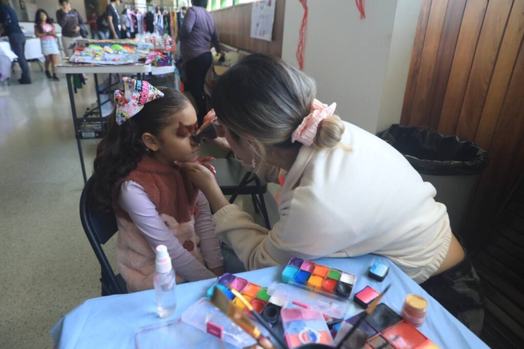 Festejan Día del Niño con festival en estación palabra