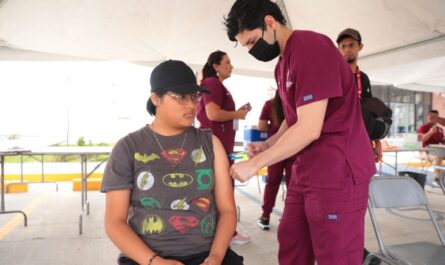 Gobierno de Nuevo Laredo realiza jornada de vacunación en la colonia Toboganes