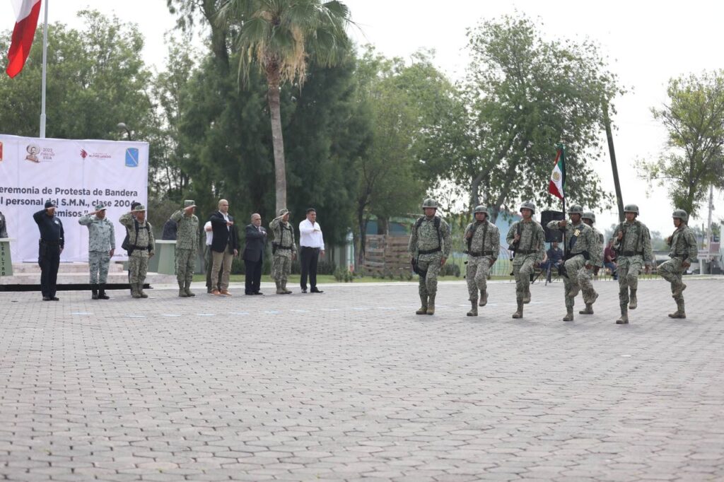 Jóvenes del Servicio Militar se comprometen con la nación en toma de protesta a la bandera