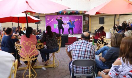 Viven neolaredenses actividades familiares en el Centro Histórico