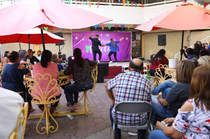 Viven neolaredenses actividades familiares en el Centro Histórico