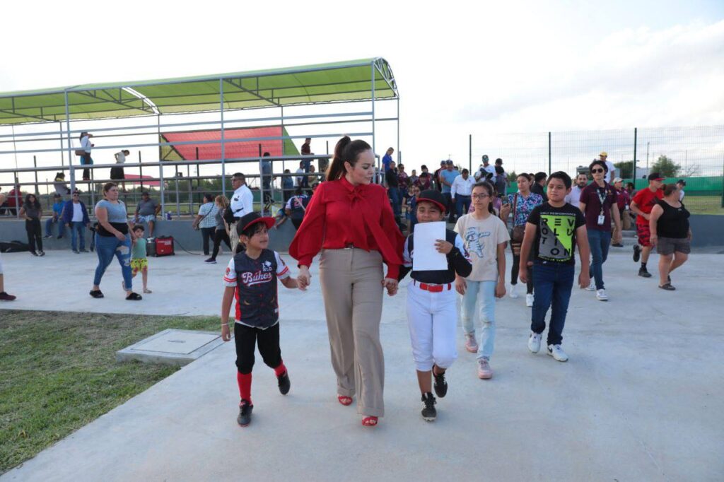 Impulsa alcaldesa Carmen Lilia Canturosas desarrollo de niños y jóvenes beisbolistas