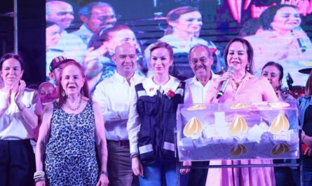 Celebran DIF y Gobierno de Nuevo Laredo Día de las Madres en grande