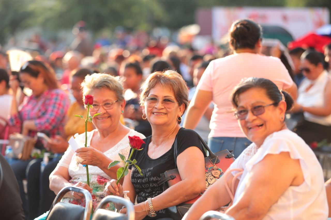 Celebran DIF y Gobierno de Nuevo Laredo Día de las Madres en grande