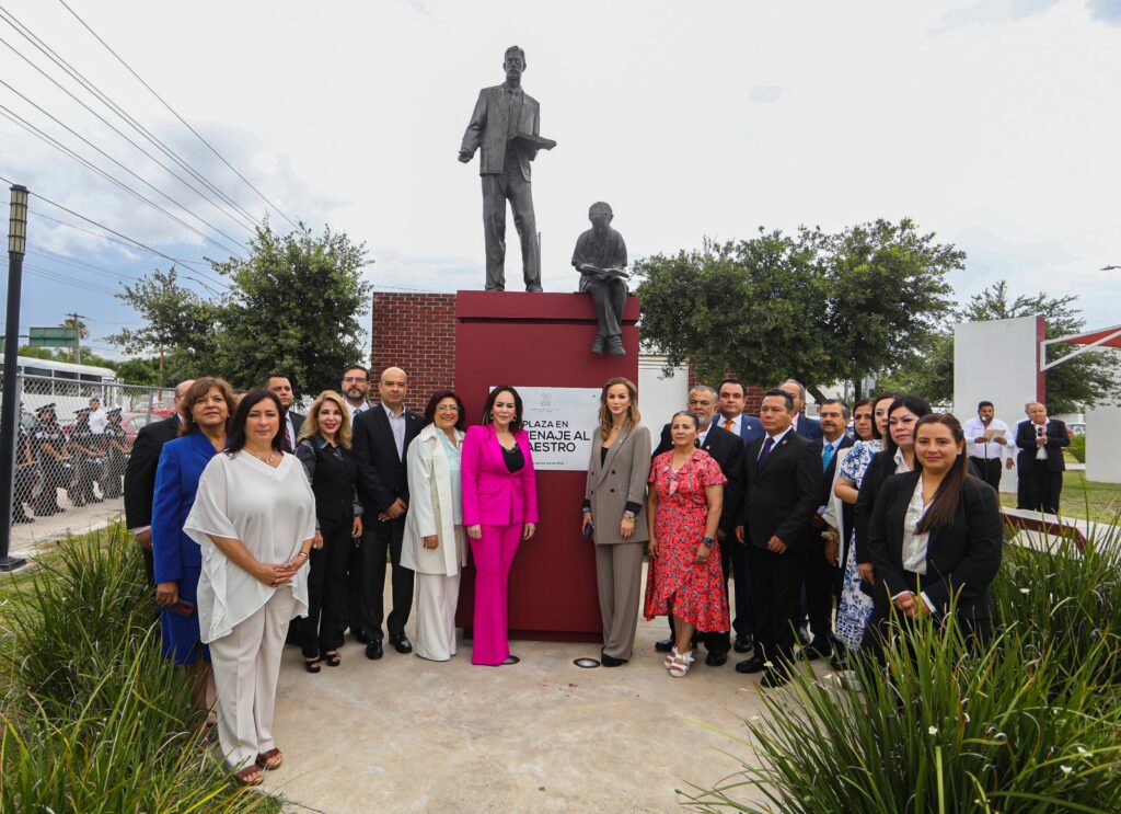 Gobierno de Nuevo Laredo y trabajadores de la educación conmemoran Día del Maestro