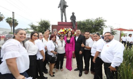 Gobierno de Nuevo Laredo y trabajadores de la educación conmemoran Día del Maestro