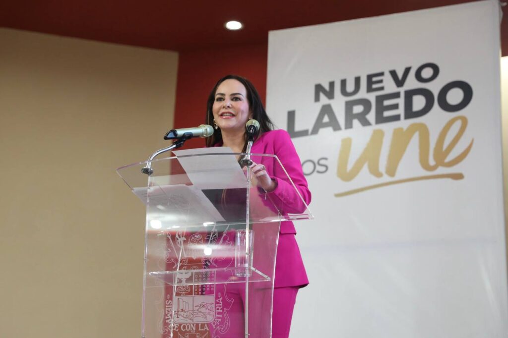 Anuncia alcaldesa Carmen Lilia Canturosas bonos para maestros de Nuevo Laredo