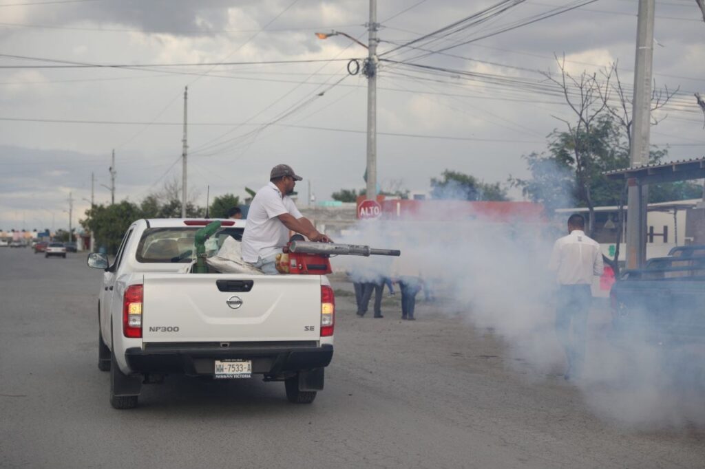 Trabajan Gobierno Municipal y Jurisdicción Sanitaria en eliminar focos de infección en Nuevo Laredo