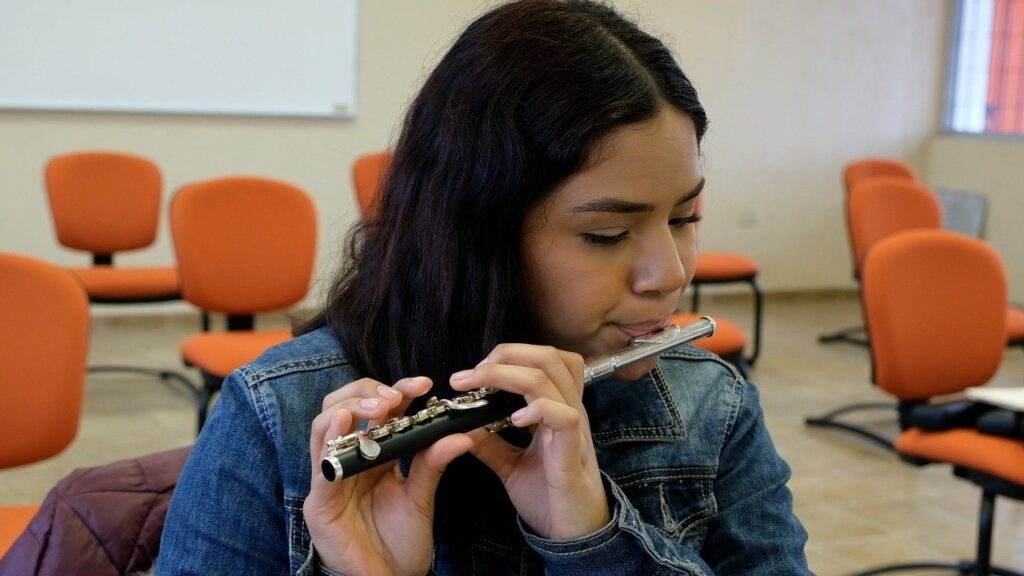 Alumna de escuela de música del DIF pone en alto a Nuevo Laredo