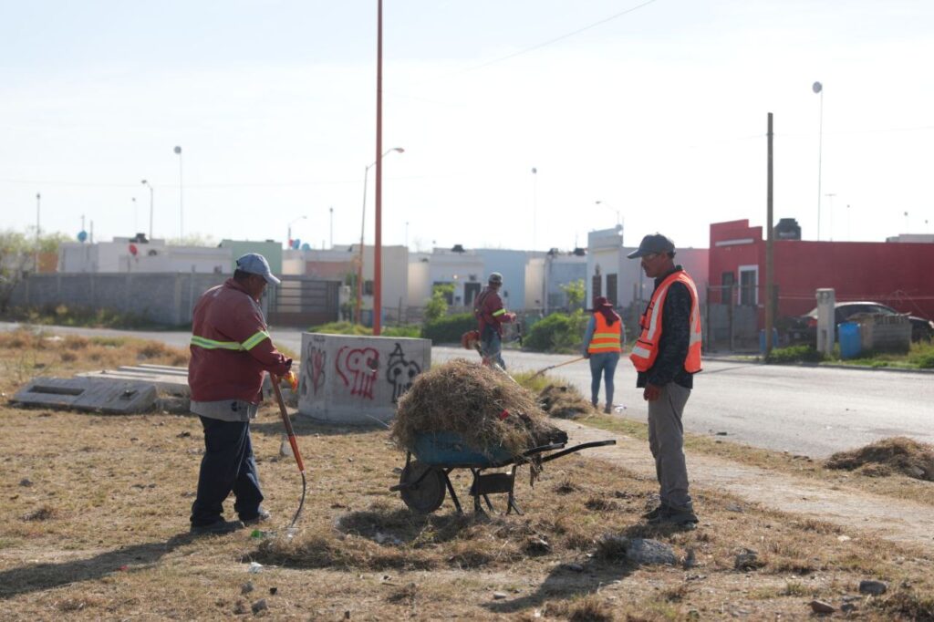 Brinda Gobierno de Nuevo Laredo apoyo de limpieza de terrenos particulares