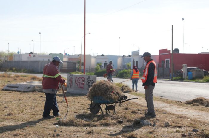 Brinda Gobierno de Nuevo Laredo apoyo de limpieza de terrenos particulares