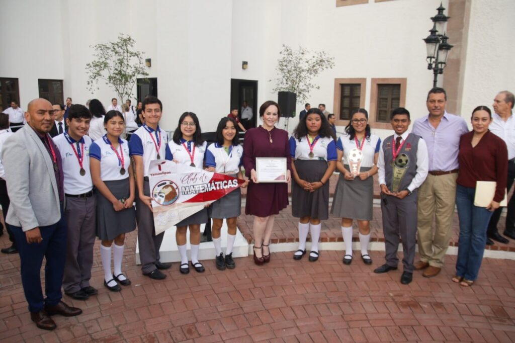 Estudiantes de COBAT 18 ganan campeonato estatal de matemáticas; agradecen apoyo de alcaldesa