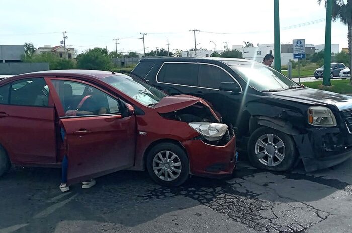 Choque en Nuevo Laredo: un herido y daños materiales importantes