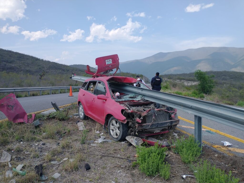 Conductor sobrevive a choque contra valla de contención en la Tula-Victoria