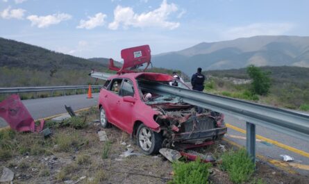 Conductor sobrevive a choque contra valla de contención en la Tula-Victoria