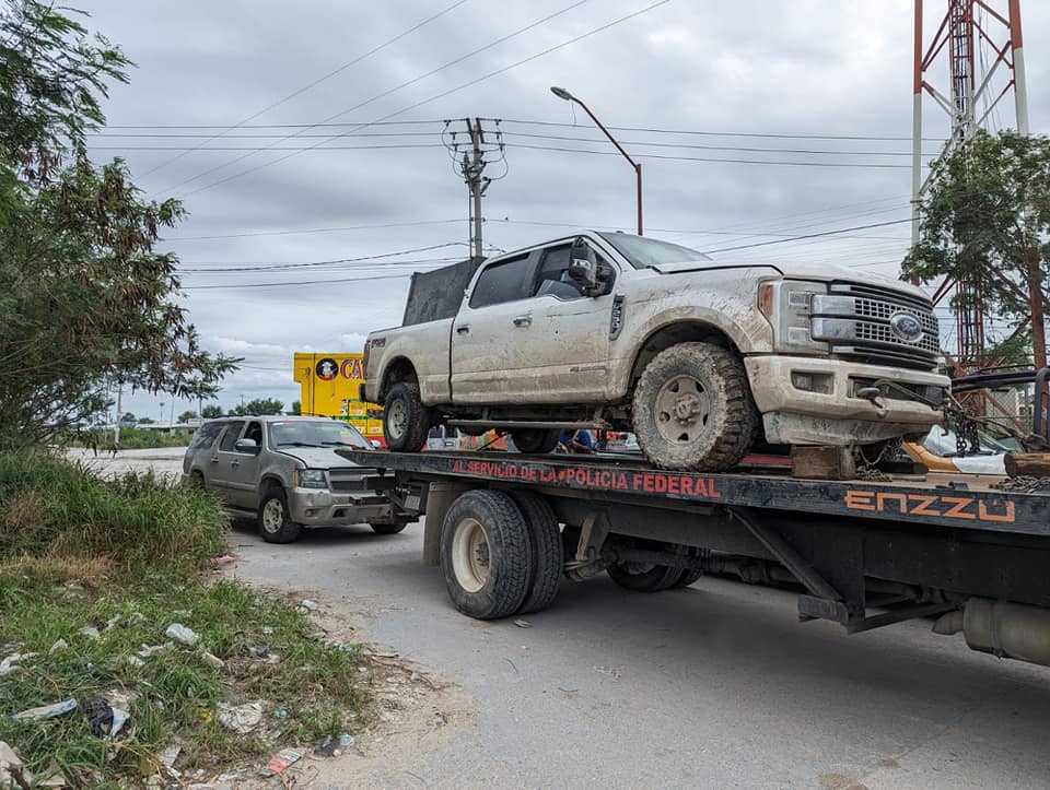 Aseguran vehículos y equipo tras enfrentamiento en Reynosa