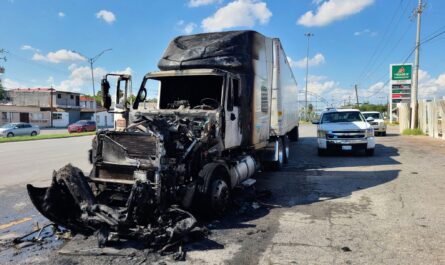 Tractocamión se incendia en Nuevo Laredo por cortocircuito