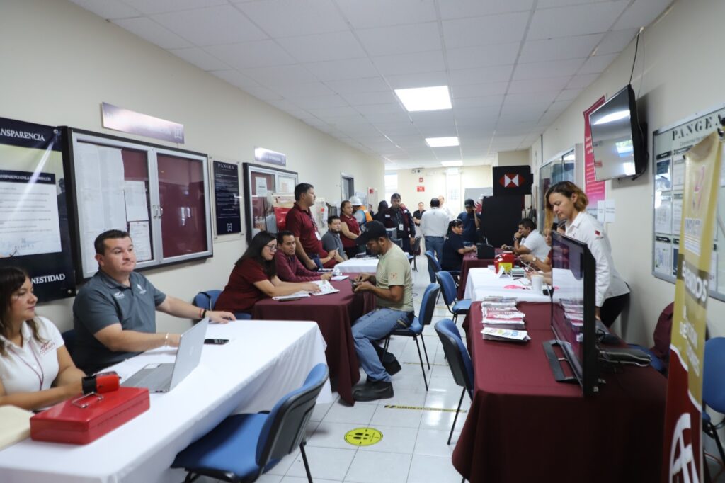 Fortalece Nuevo Laredo vínculo con maquiladoras; acercan trámites y servicios a trabajadores