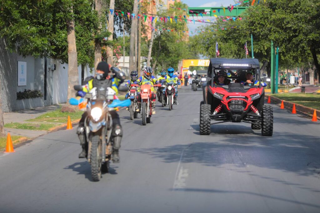 Disfrutan familias ruta extrema en Nuevo Laredo