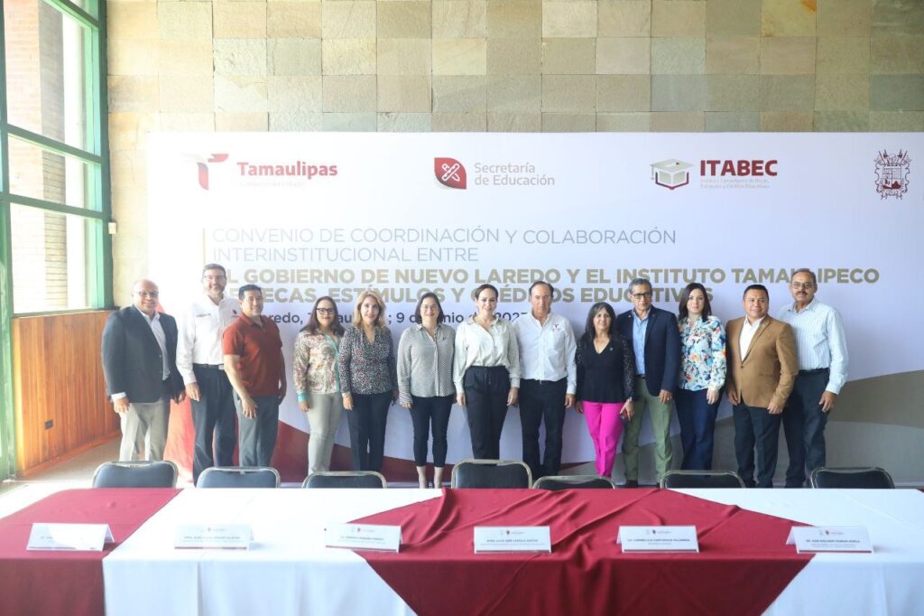 Firman acuerdo municipio e ITABEC para impulsar a estudiantes neolaredenses