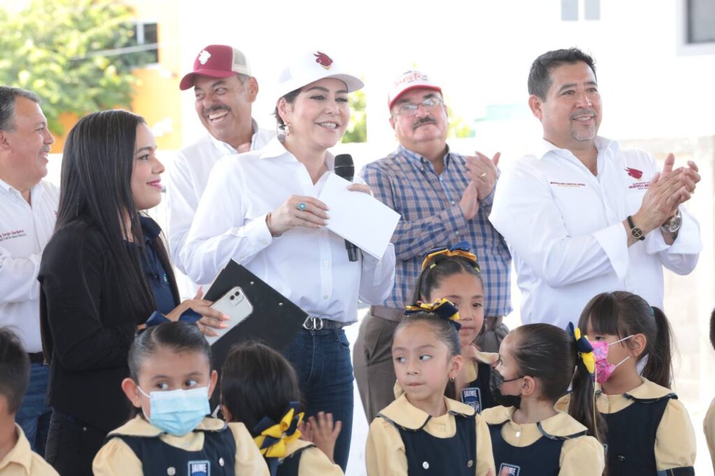 Reciben miles de maestros bono económico del Gobierno Municipal de Nuevo Laredo