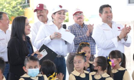 Reciben miles de maestros bono económico del Gobierno Municipal de Nuevo Laredo