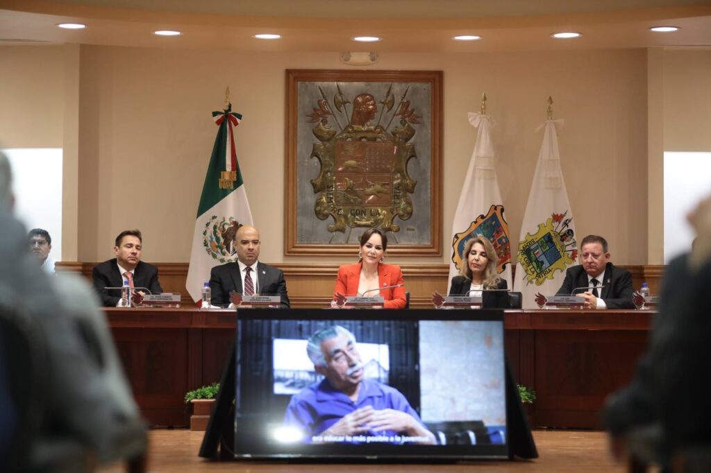 Presentan en Sesión Solemne de Cabildo documental histórico de Nuevo Laredo