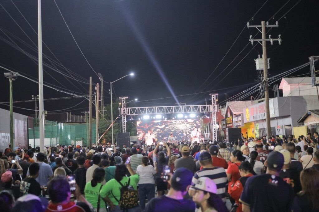 Disfrutan cientos de familias verbena popular en juego de Tecolotes por 175 Aniversario de Nuevo Laredo