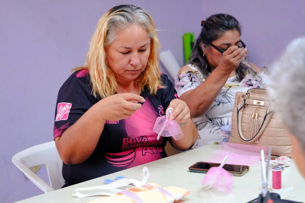 Se preparan alumnas del CEDIF de Nuevo Laredo para ceremonia de graduación