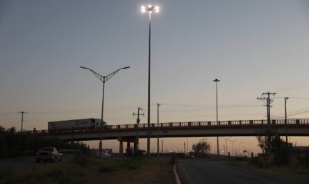 Avanza programa “Nuevo Laredo se Prende”; gobierno repara siete superpostes