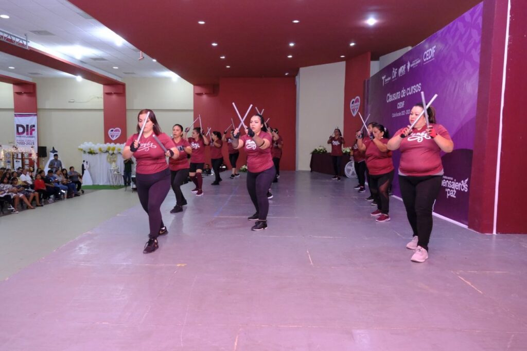 Culminan más de 200 mujeres y niños talleres del DIF Nuevo Laredo