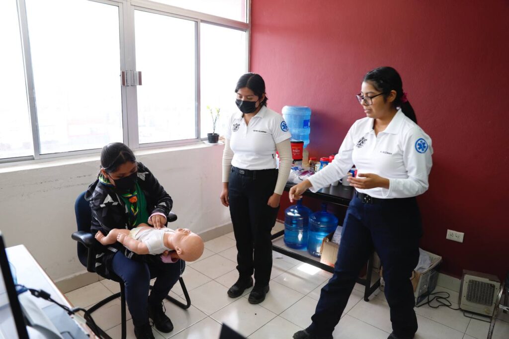 Emite protección civil exhorto para no dejar a niños, adultos mayores y mascotas dentro de un vehículo cerrado