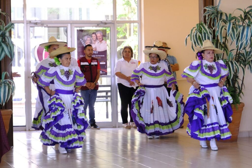 Realizan bazar de manualidades y exposición en Casa Club del Adulto Activo del DIF Nuevo Laredo