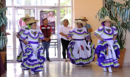 Realizan bazar de manualidades y exposición en Casa Club del Adulto Activo del DIF Nuevo Laredo