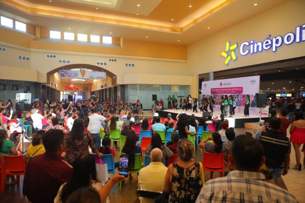 Clausuran Talleres de Baile con presentación dancística