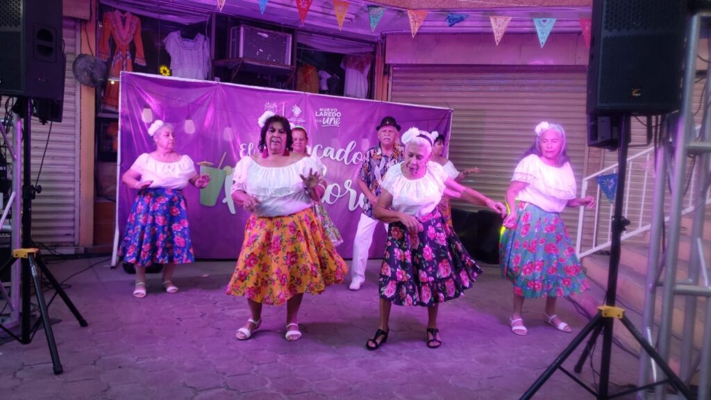 Viven gran tardeada en Nuevo Laredo con "El Mercado y su Folklore"