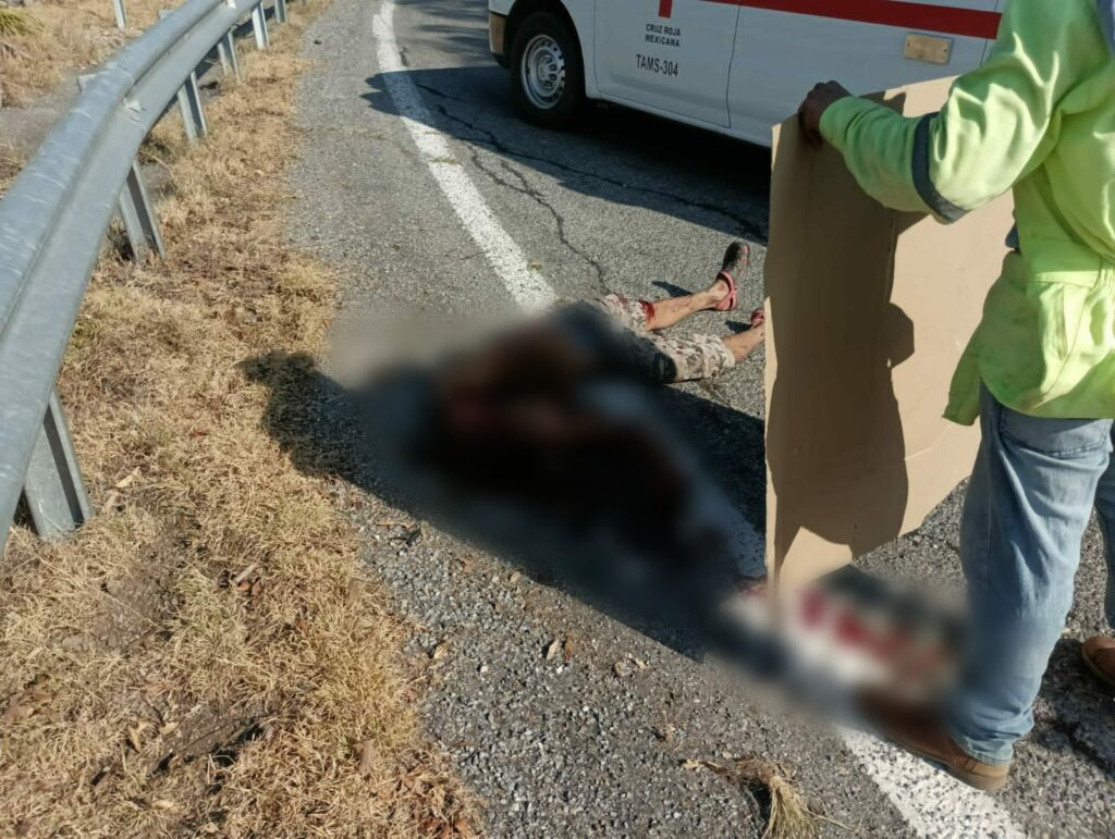 Joven motociclista sufre grave accidente en carretera antigua a Tula