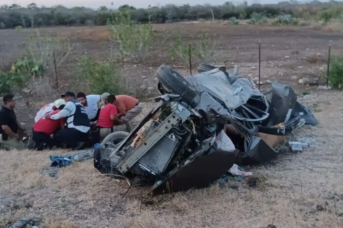 Volcadura en la Carretera Interejidal de Victoria deja tres mujeres muertas