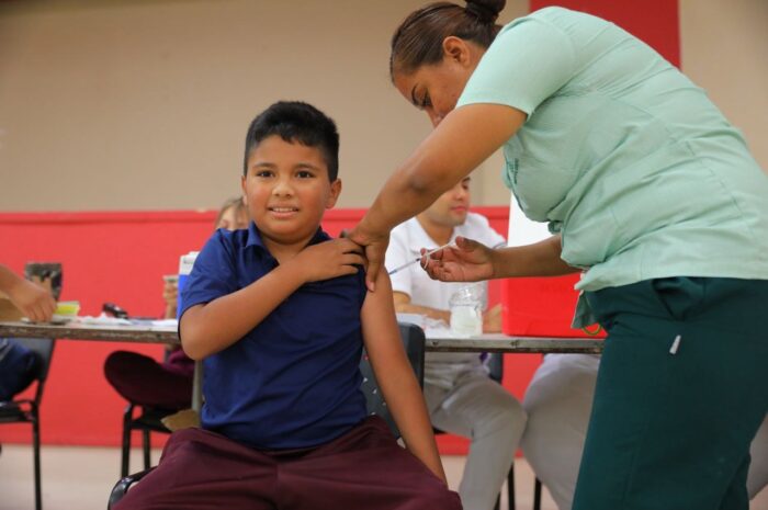 Lleva Gobierno Municipal jornada de vacunación contra COVID-19 al centro de Nuevo Laredo