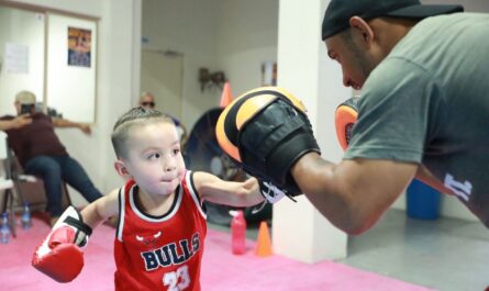 Disfrutan menores neolaredenses campamento de verano de deportes