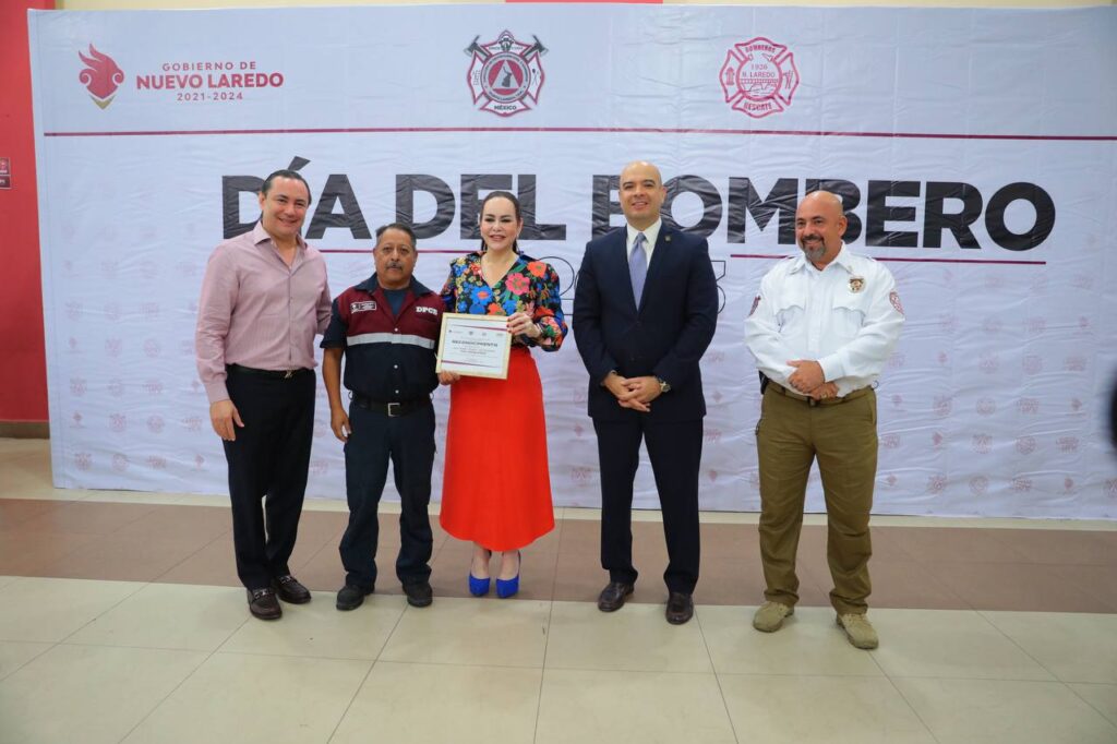 Celebra Gobierno de Nuevo Laredo a Heroico Cuerpo de Bomberos en su día